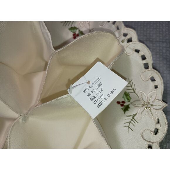 Christmas Embroidered Pattern, Hot Roll Basket Liner, NWT - Picture 2 of 3